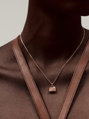 Pingente Amulettes Kelly, Exibir: Sendo usado, worn, visualizar 2 de 4
