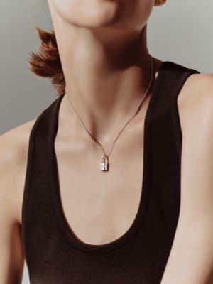 Kelly Cadenas墜飾, 檢視: 佩戴, worn, 檢視共2張圖片的第3張
