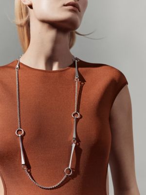 Clou de forge 롱 네크리스, 보기: 이미지: 제품 착용 이미지, worn, 2개 중 3번째 보기