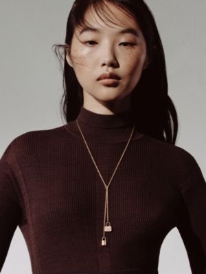 Amulettes Constance長項鍊, 檢視: 佩戴, worn, 檢視共2張圖片的第3張