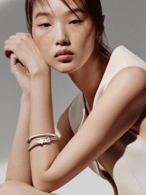 Boucle Sellier Inflexible bracelet, small model, View: Worn, worn, view 2 of 4