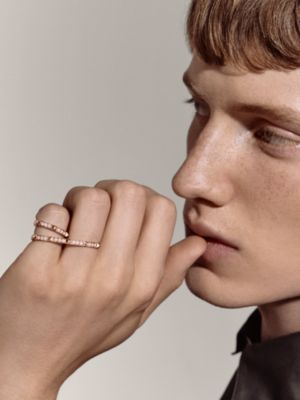 Hermès Clou d'H 더블 링, 보기: 이미지: 제품 착용 이미지, worn, 3개 중 3번째 보기