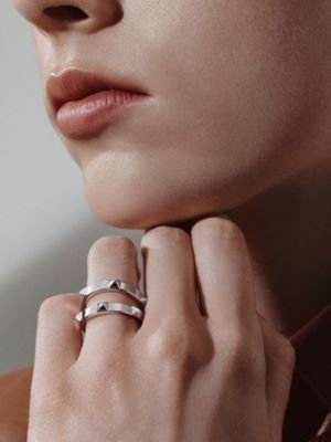 Anel Hermès Clou d'H, Exibir: Sendo usado, worn, visualizar 2 de 3