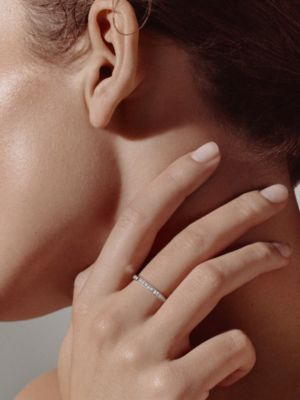 Anel Hermès Clou d'H, modelo extrapequeno, Exibir: Sendo usado, worn, visualizar 2 de 3
