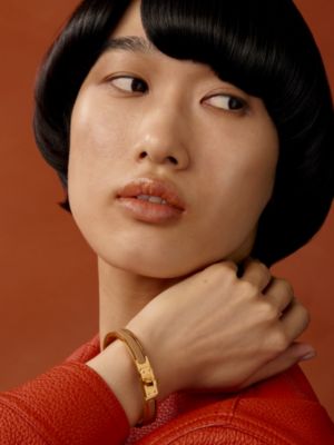 Mini Clic Kelly bracelet, View: Worn, worn, view 3 of 4