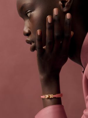 Mini Clic Kelly bracelet, View: Worn, worn, view 3 of 4
