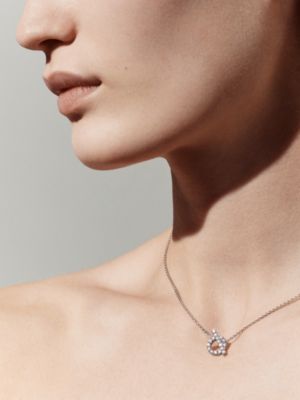 Finesse 펜던트, 보기: 이미지: 제품 착용 이미지, worn, 2개 중 3번째 보기