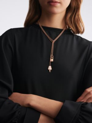 Kelly Clochette long necklace, medium model, View: Worn, worn, view 3 of 7