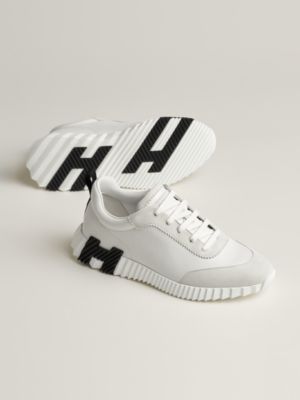Sneakers Bouncing