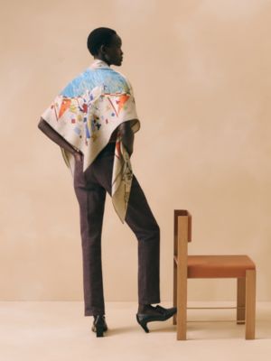 Xale 140 Hermès Flagship, Exibir: Sendo usado, worn, visualizar 3 de 4