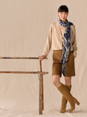 Cheval de Coeur Bandana shawl 140, View: Worn, worn, view 2 of 3