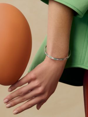 エナメルブレスレット エクストラファン 《さあ色鉛筆を出して！》, イメージ: 着用例, worn, ビュー3の4