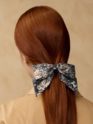 Grenelle PM Bloom hair clip, View: Worn, worn, view 2 of 3