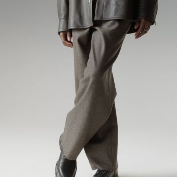252960ZH01_worn_2-AVS?&fit=