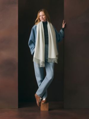 Double Face 스톨, 보기: 이미지: 제품 착용 이미지, worn, 2개 중 3번째 보기
