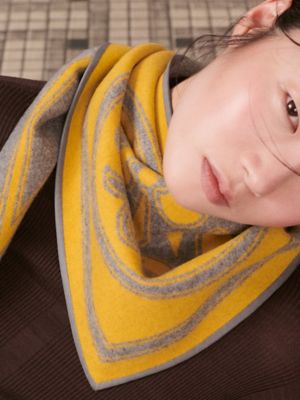 Blason triangle Scarf, View: Worn, worn, view 2 of 3
