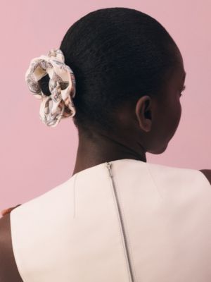 Scrunchie Claudia Grand Tralala, Exibir: Sendo usado, worn, visualizar 2 de 2