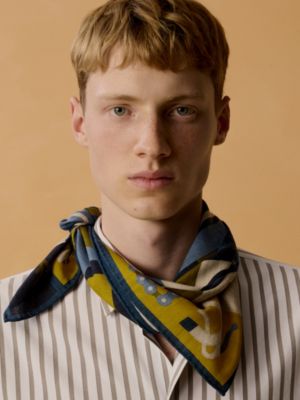 Jeu de Piste 65方巾, 檢視: 佩戴, worn, 檢視共2張圖片的第3張