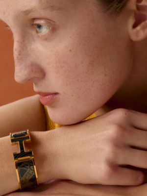 エナメルブレスレット 《クリック・クラックH/ブリッド・ドゥ・ガラ・アプリケ・ピケ》, イメージ: 着用例, worn, ビュー3の4