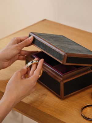 Amalthee ring box, small model, View: Worn, worn, view 2 of 7