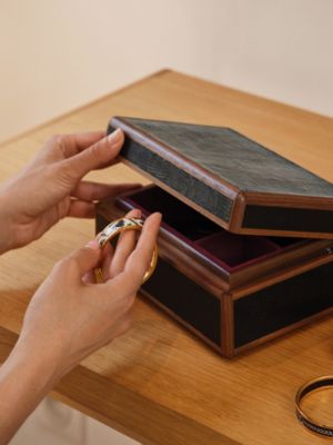 Amalthee box, small model, View: Worn, worn, view 2 of 7