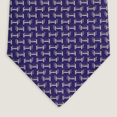 H en Relief tie