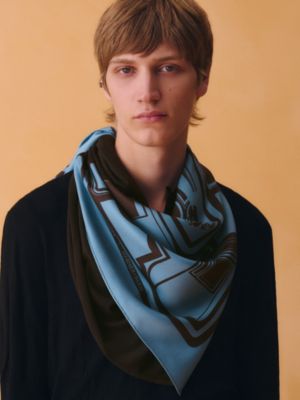 Hybride Les Coupes scarf 90, View: Worn, worn, view 3 of 4