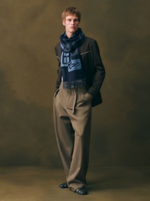 Pochoirs Equestres圍巾, 檢視: 佩戴, worn, 檢視共2張圖片的第5張