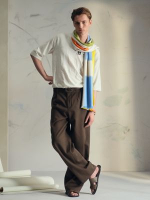 カシミヤマフラー 《イカット》 4H, イメージ: 着用例, worn, ビュー2の3