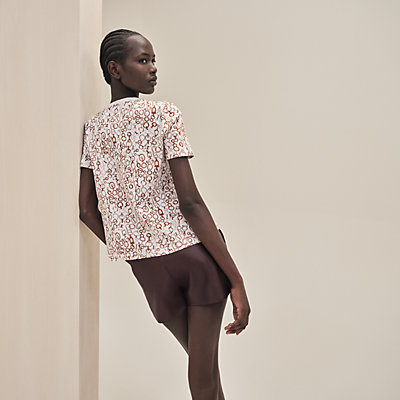 Tシャツ 《ド・レ・ブックル》プリント | Hermès - エルメス-公式サイト