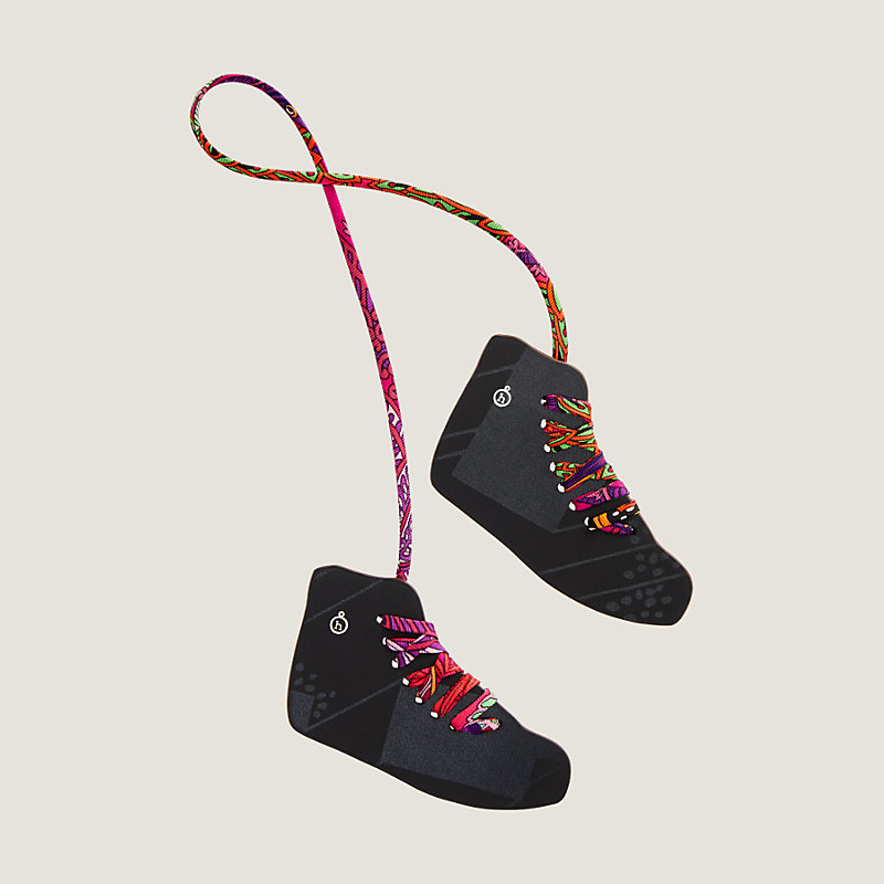 3H sneakers charm