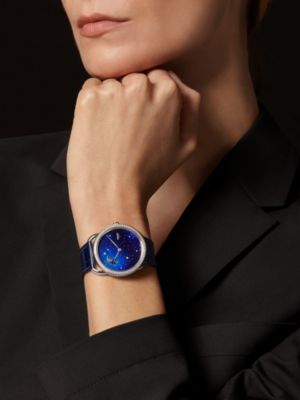Relógio Arceau Petite Lune, modelo grande, 38 mm, Exibir: Sendo usado, worn, visualizar 2 de 4
