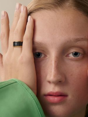 Uni ring, medium model, View: Worn, worn, view 3 of 4
