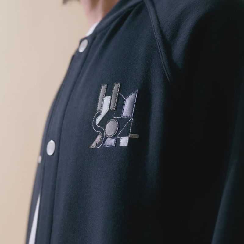 カジュアルに可愛HermesInspiration Varsity brodeジャケット 457810HA1O_worn_1