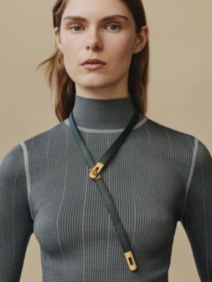 Kelly 래리어트 네크리스, 보기: 이미지: 제품 착용 이미지, worn, 2개 중 3번째 보기