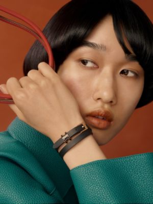 レザーブレスレット 《ポップH》 ドゥブルトゥール, イメージ: 着用例, worn, ビュー2の2