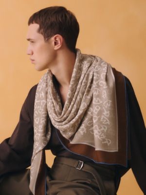 Calligraphie Equestre scarf 140, View: Worn, worn, view 2 of 3
