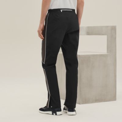 562960HK02_worn_3?size=3000,