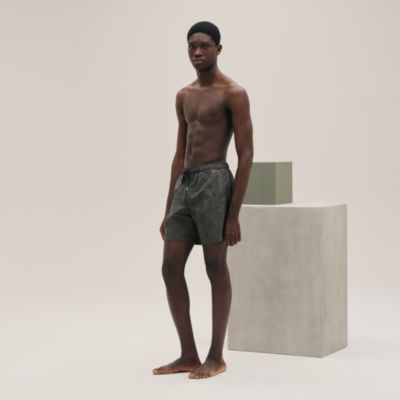 568101H42L_worn_1?size=3000,