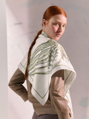 Libre Comme Pegase Exceptional embroidered scarf 90, View: Worn, worn, view 3 of 5