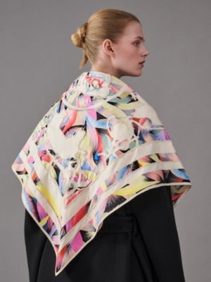 カレ 90 エクセプショナル 《エクスリブリス》 マーブルシルク, イメージ: 着用例, worn, ビュー2の4