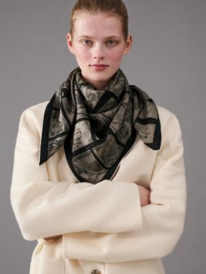 Le Philateliste du Faubourg Exceptional embroidered scarf 90, View: Worn, worn, view 3 of 4