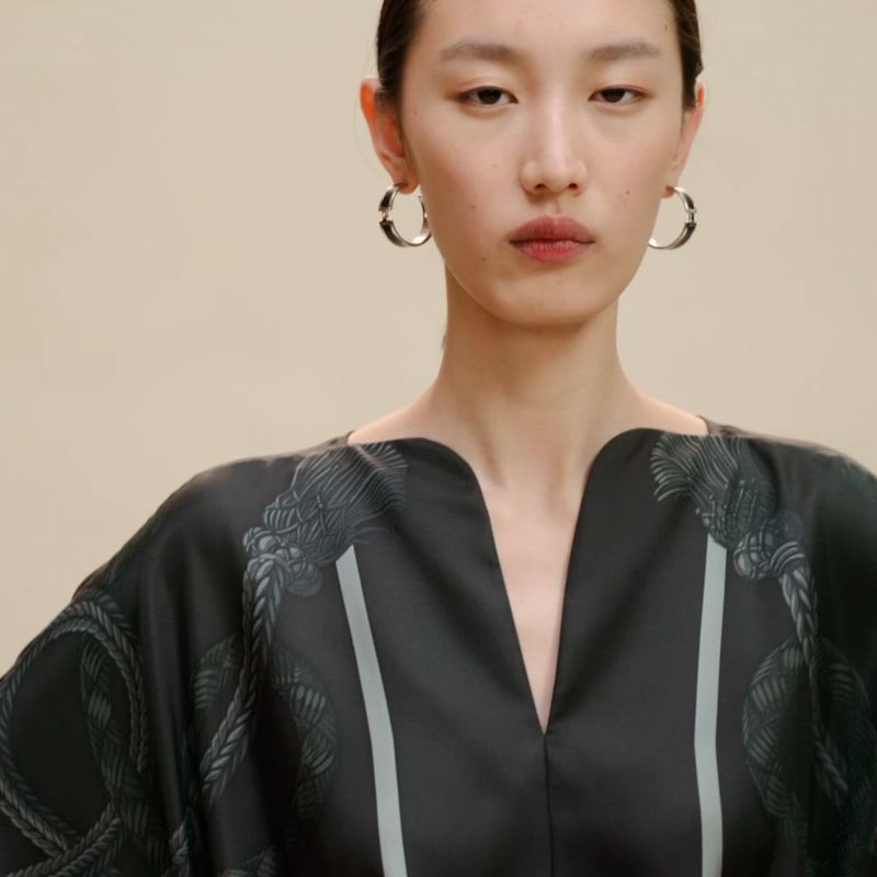 2025年春夏★エルメス「コーチングリミックス」プリントドレス HERMES - エルメス 2025 S/S ワンピース ルーズフィットドレス