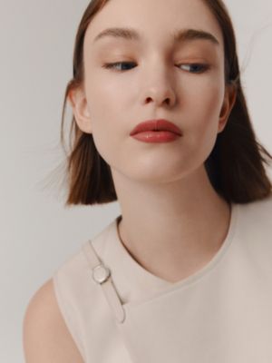 Batom acetinado, Rose Épicé, Exibir: Sendo usado, worn, visualizar 5 de 7