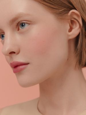 Rose Hermès Silky Blush腮紅，Rose Plume, 檢視: 佩戴, worn, 檢視共5張圖片的第8張