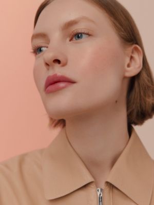 Rose Hermès Silky Blush腮紅，Rose Ombre, 檢視: 佩戴, worn, 檢視共4張圖片的第8張