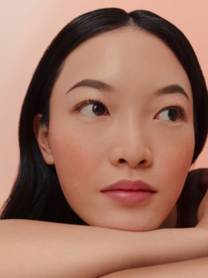 Rose Hermès Silky Blush腮紅，Rose Ombre, 檢視: 佩戴, worn, 檢視共5張圖片的第8張