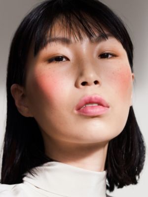 Silky blush powder refill, Rose Pommette, View: Worn, worn, view 5 of 6
