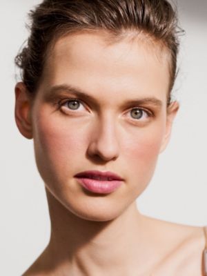 Silky blush powder refill, Rose Poivré, View: Worn, worn, view 5 of 5