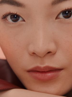 Rose Hermès瑰麗霧面唇膏，Rose Tan, 檢視: 佩戴, worn, 檢視共5張圖片的第7張
